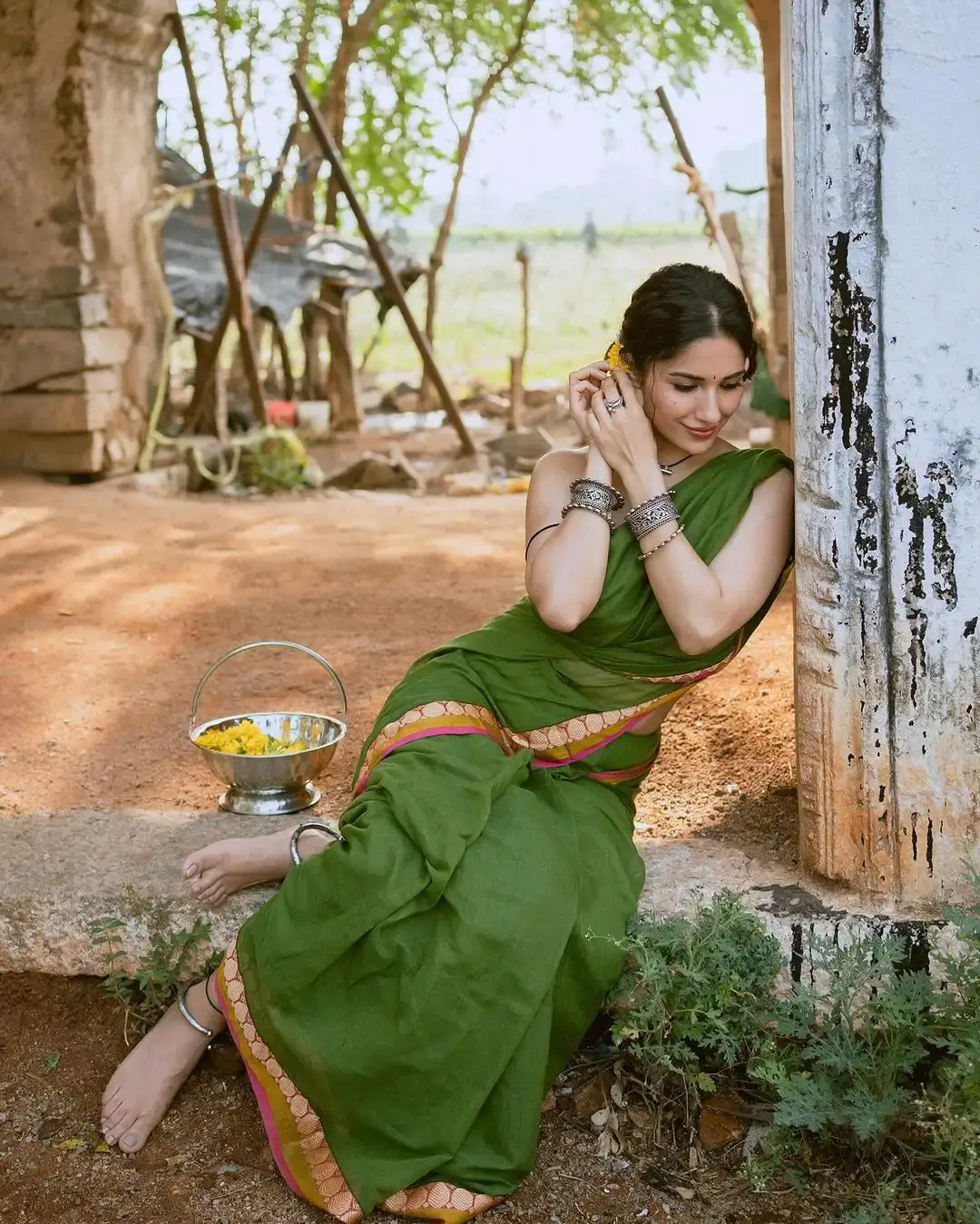 Ruhani Sharma Green Saree Backless Photos With Village Girl Look